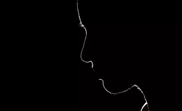 black and white outline of face